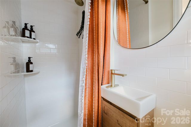 4920 Raymond Place, Charlotte, NC 28205