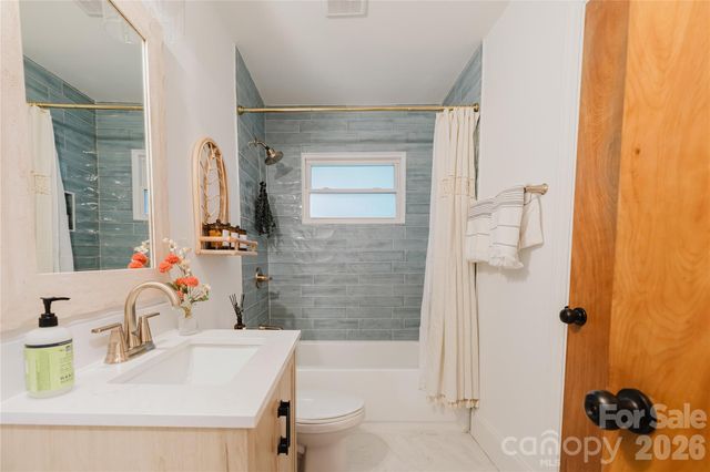 4920 Raymond Place, Charlotte, NC 28205