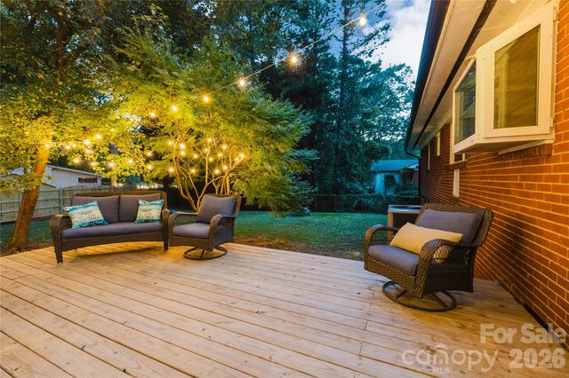 4920 Raymond Place, Charlotte, NC 28205