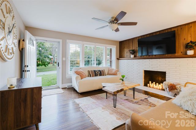4920 Raymond Place, Charlotte, NC 28205