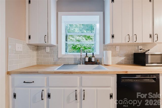 4920 Raymond Place, Charlotte, NC 28205
