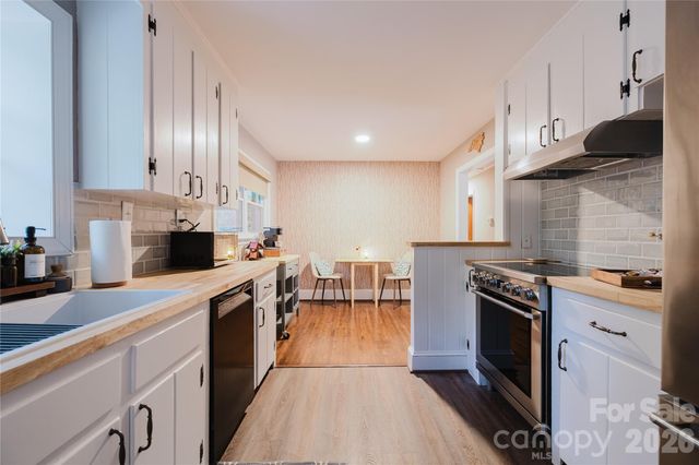 4920 Raymond Place, Charlotte, NC 28205