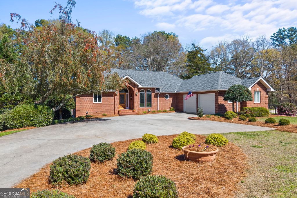 424 Capri Point, Lavonia, GA 30553 — photo 2