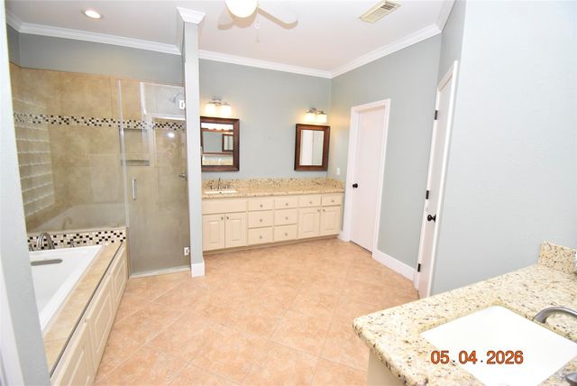 421 Creekside Drive, League City, TX 77573