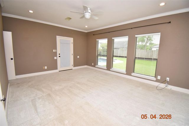 421 Creekside Drive, League City, TX 77573