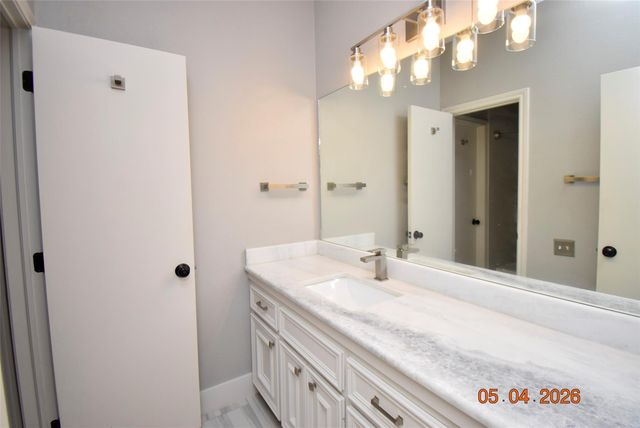 421 Creekside Drive, League City, TX 77573