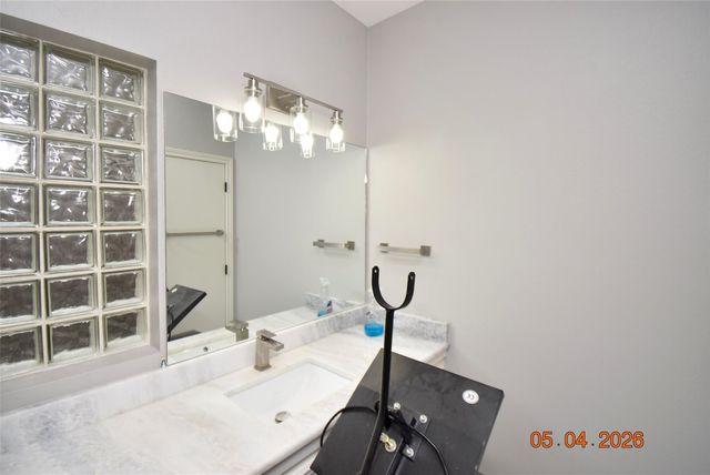 421 Creekside Drive, League City, TX 77573