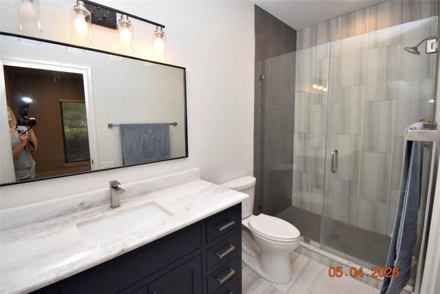 421 Creekside Drive, League City, TX 77573