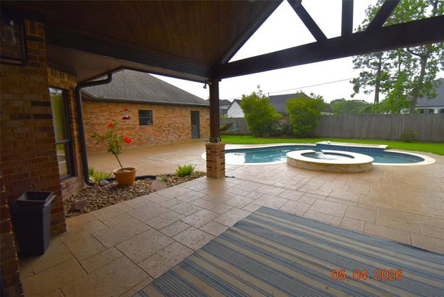 421 Creekside Drive, League City, TX 77573