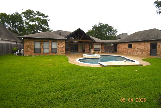 421 Creekside Drive, League City, TX 77573