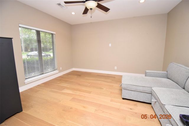 421 Creekside Drive, League City, TX 77573