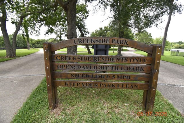 421 Creekside Drive, League City, TX 77573