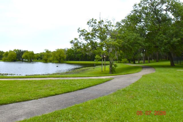 421 Creekside Drive, League City, TX 77573