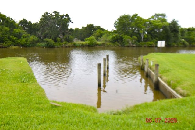421 Creekside Drive, League City, TX 77573
