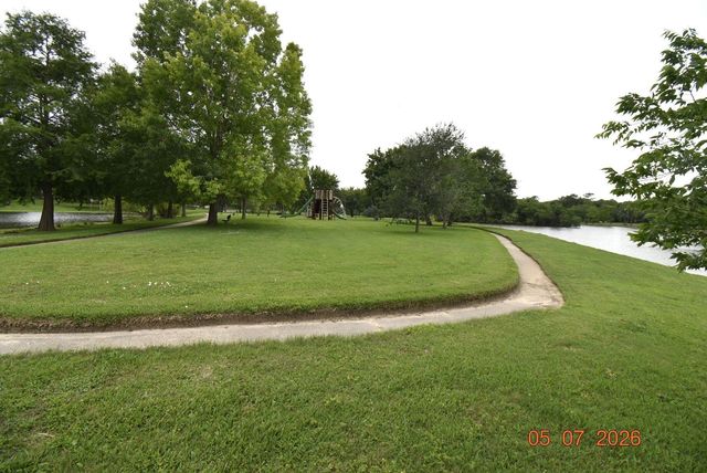 421 Creekside Drive, League City, TX 77573