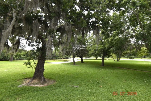 421 Creekside Drive, League City, TX 77573