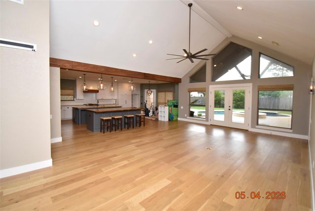 421 Creekside Drive, League City, TX 77573