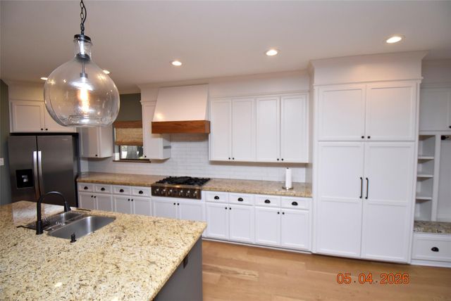 421 Creekside Drive, League City, TX 77573
