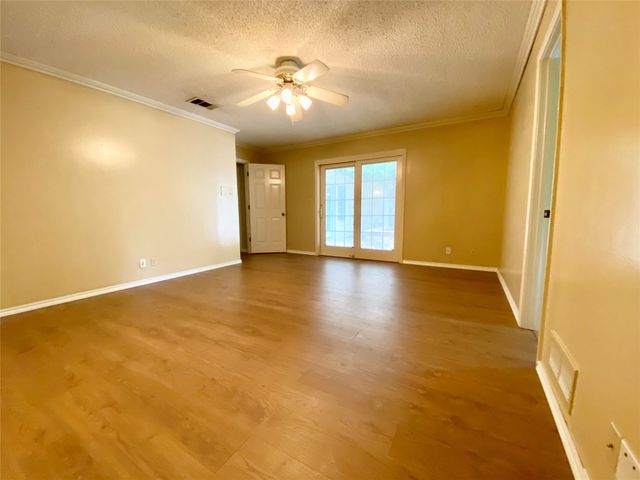 223 Woodcrest Drive, Richardson, TX 75080