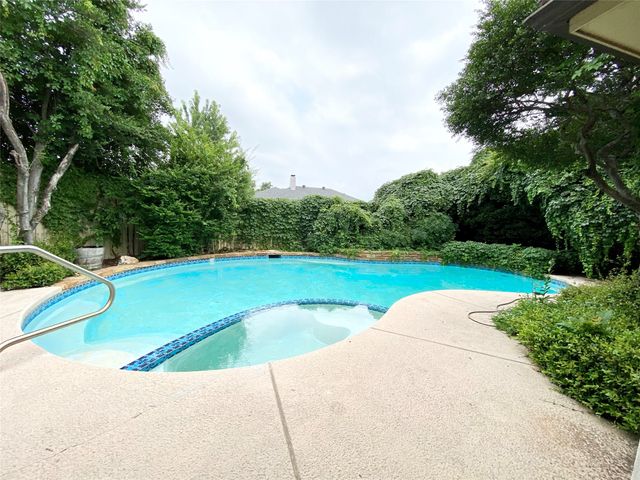 223 Woodcrest Drive, Richardson, TX 75080