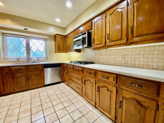 223 Woodcrest Drive, Richardson, TX 75080
