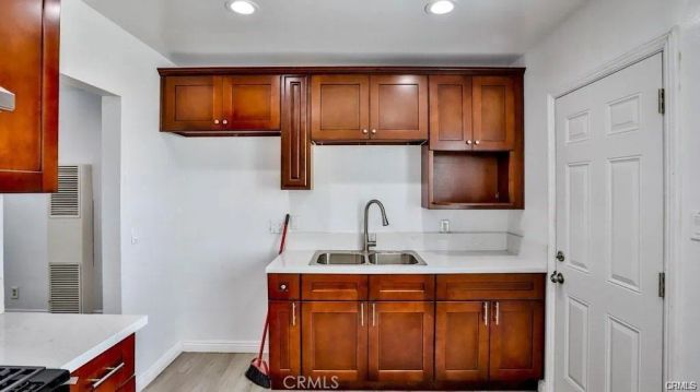 1877 S Cloverdale, Los Angeles, CA 90019