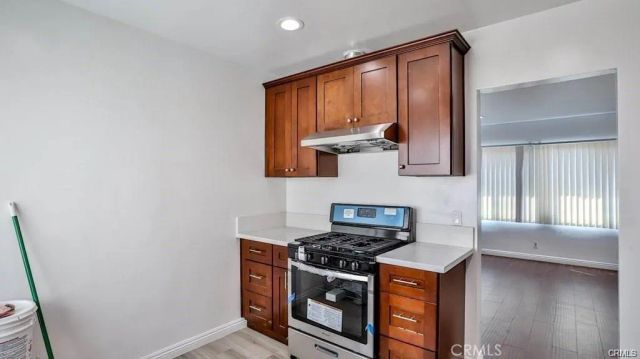 1877 S Cloverdale, Los Angeles, CA 90019