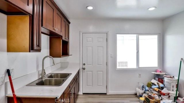 1877 S Cloverdale, Los Angeles, CA 90019