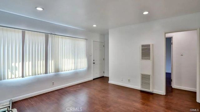 1877 S Cloverdale, Los Angeles, CA 90019