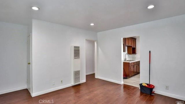 1877 S Cloverdale, Los Angeles, CA 90019
