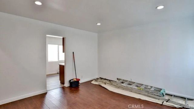 1877 S Cloverdale, Los Angeles, CA 90019