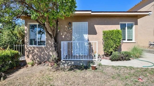 1877 S Cloverdale, Los Angeles, CA 90019