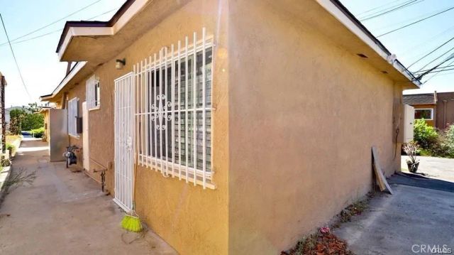 1877 S Cloverdale, Los Angeles, CA 90019