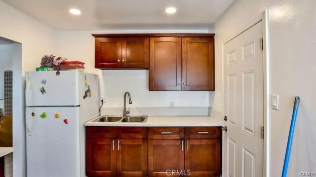 1877 S Cloverdale, Los Angeles, CA 90019