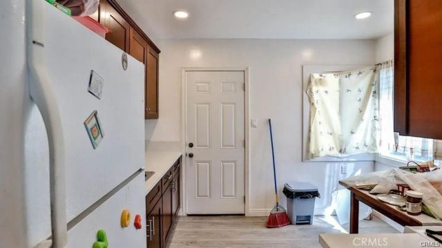 1877 S Cloverdale, Los Angeles, CA 90019