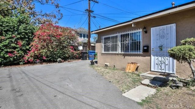 1877 S Cloverdale, Los Angeles, CA 90019