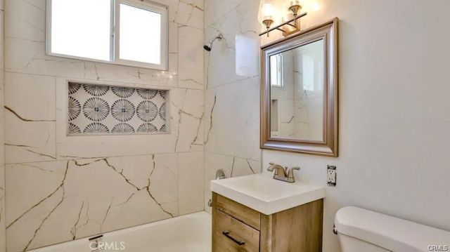 1877 S Cloverdale, Los Angeles, CA 90019