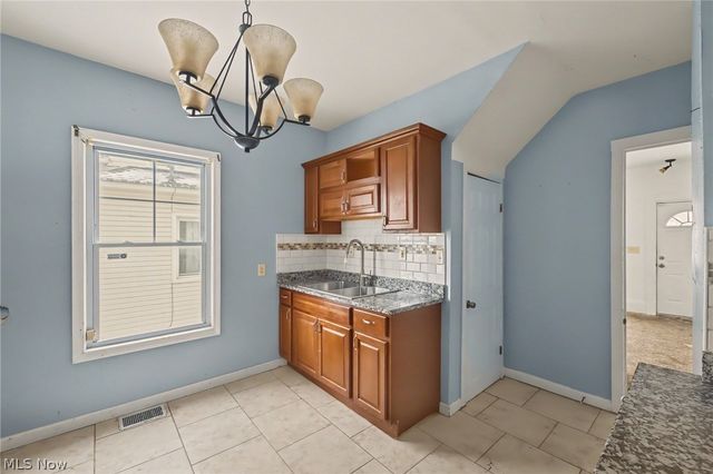 1474 Winchester Avenue, Lakewood, OH 44107