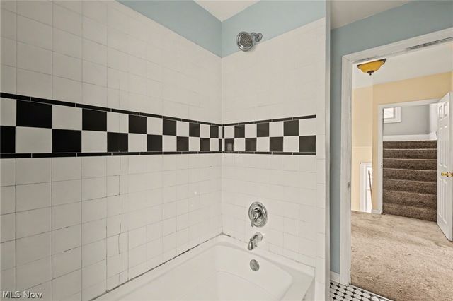 1474 Winchester Avenue, Lakewood, OH 44107