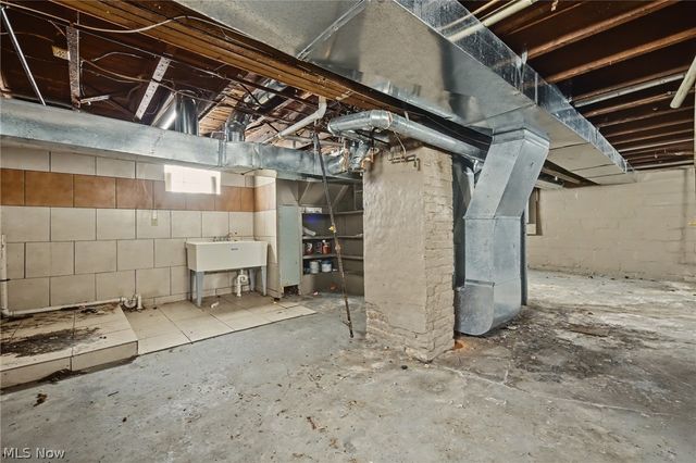 1474 Winchester Avenue, Lakewood, OH 44107