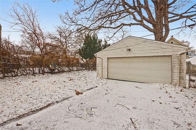 1474 Winchester Avenue, Lakewood, OH 44107