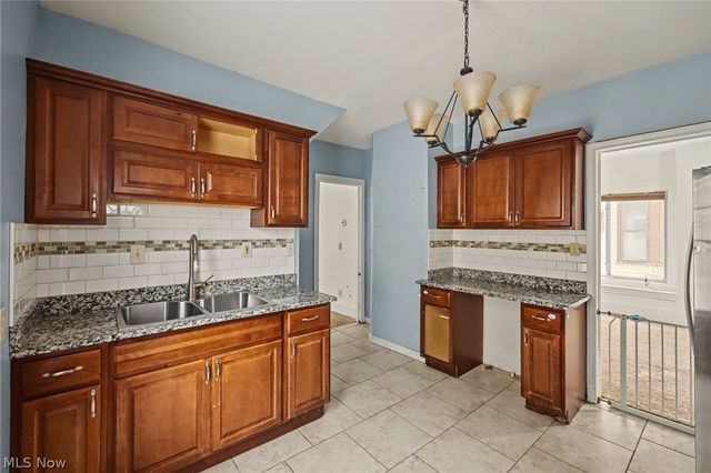 1474 Winchester Avenue, Lakewood, OH 44107