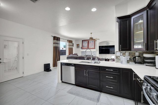 8401 Carriage Oaks Way, Antelope, CA 95843
