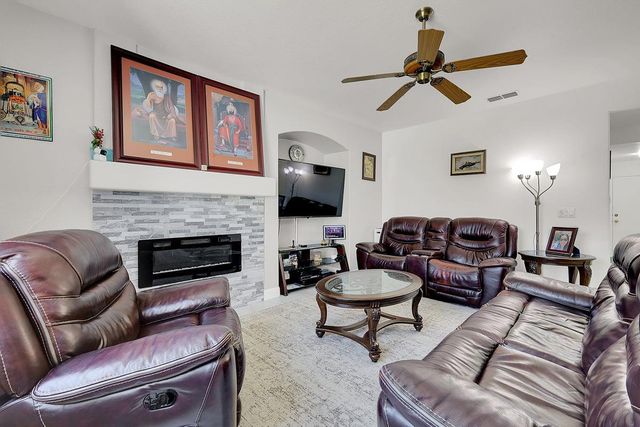 8401 Carriage Oaks Way, Antelope, CA 95843