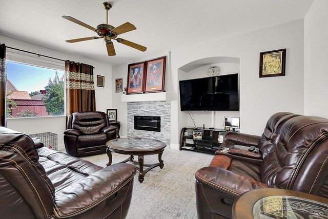 8401 Carriage Oaks Way, Antelope, CA 95843