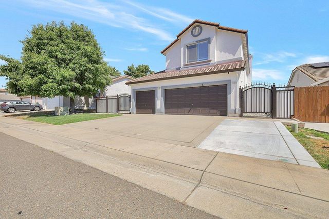 8401 Carriage Oaks Way, Antelope, CA 95843