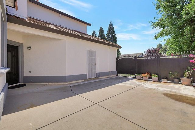 8401 Carriage Oaks Way, Antelope, CA 95843