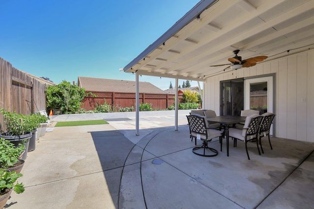 8401 Carriage Oaks Way, Antelope, CA 95843