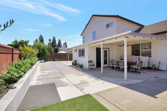 8401 Carriage Oaks Way, Antelope, CA 95843