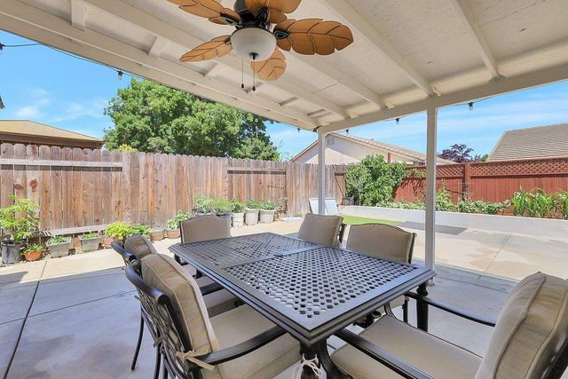 8401 Carriage Oaks Way, Antelope, CA 95843